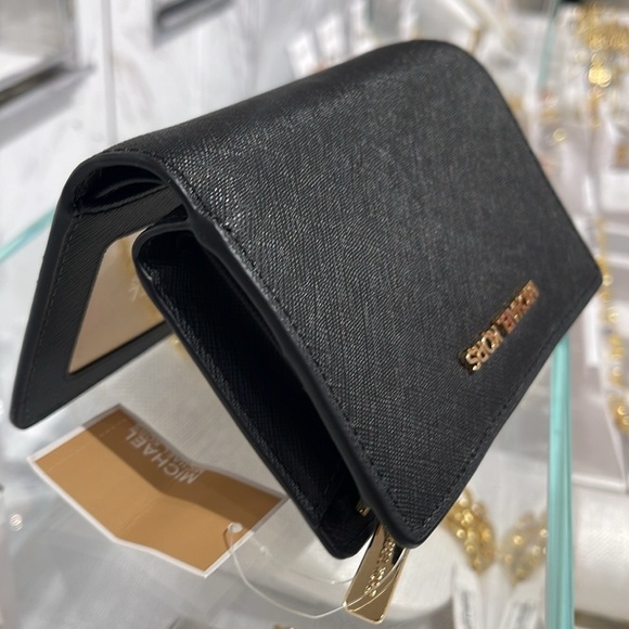 Michael Medium Crossgrain Leather Bifold Wallet
Black
NWT - Picture 7 of 16